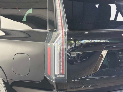 Used 2026 Cadillac Escalade Platinum Sport w/ LPO, ONYX Package AWD/4WD image 7