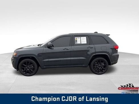 Used 2017 Jeep Grand Cherokee Altitude image 4