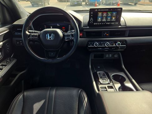 Used 2025 Honda Pilot Black Edition image 29