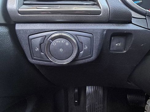 Used 2018 Ford Fusion SE FWD image 24