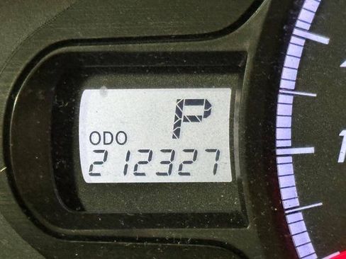 Used 2012 Toyota Sienna LE FWD image 34
