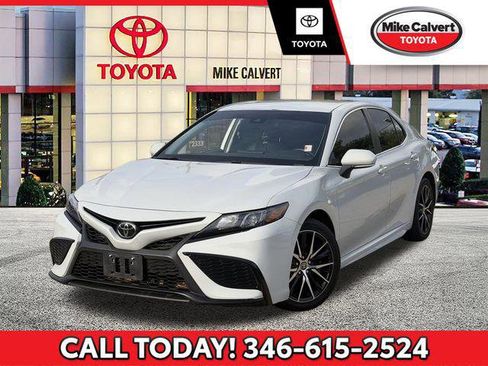 Certified 2023 Toyota Camry SE FWD image 1