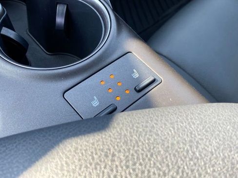 Used 2023 Toyota Camry SE image 12