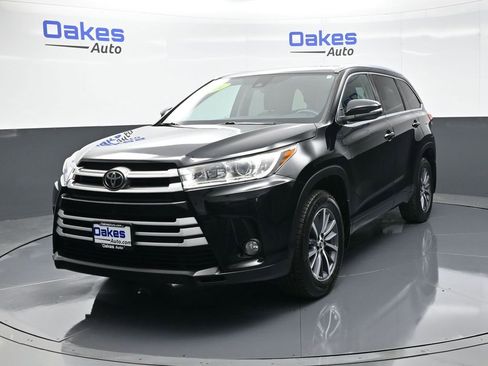 Used 2017 Toyota Highlander XLE image 4