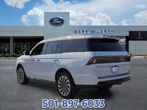 Certified 2025 Lincoln Navigator Black Label AWD/4WD image 3