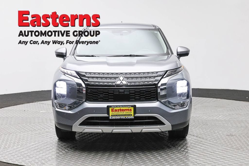Used 2023 Mitsubishi Outlander SE AWD/4WD image 4