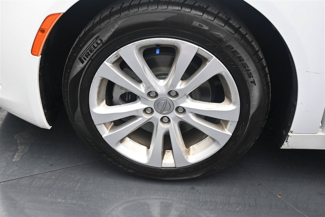 Used 2017 Chrysler 200 Limited Platinum w/ Comfort & Convenience Group FWD image 15