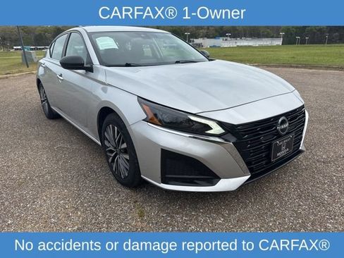 Used 2025 Nissan Altima 2.5 SV FWD image 2