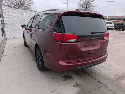 Used 2020 Chrysler Pacifica Touring-L w/ Advanced Safetytec Group AWD/4WD image 15