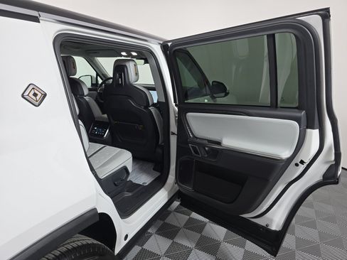 Used 2023 Rivian R1S Adventure AWD/4WD image 19