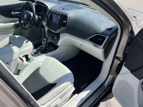 Used 2021 Jeep Cherokee Latitude Plus w/ Sun & Sound Group image 28