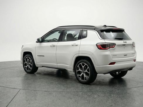 Used 2025 Jeep Compass Limited image 6