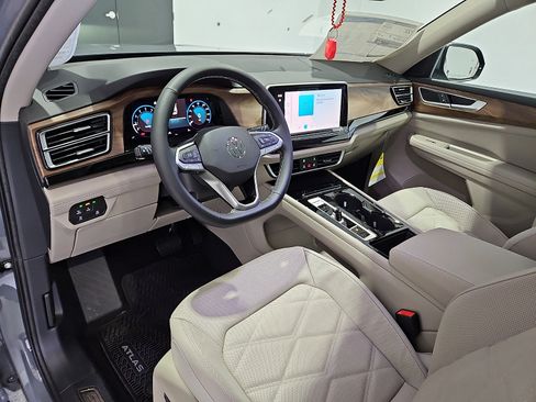 New 2026 Volkswagen Atlas SE image 14