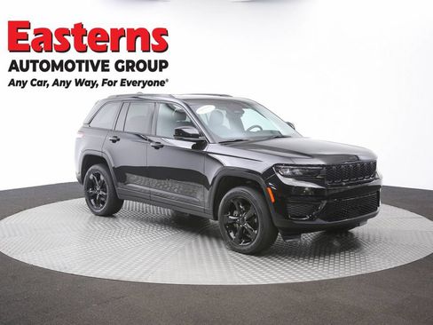 Used 2024 Jeep Grand Cherokee Altitude AWD/4WD image 50