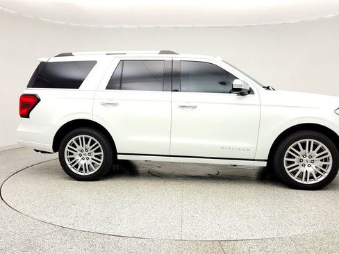 Used 2024 Ford Expedition Platinum AWD/4WD image 4