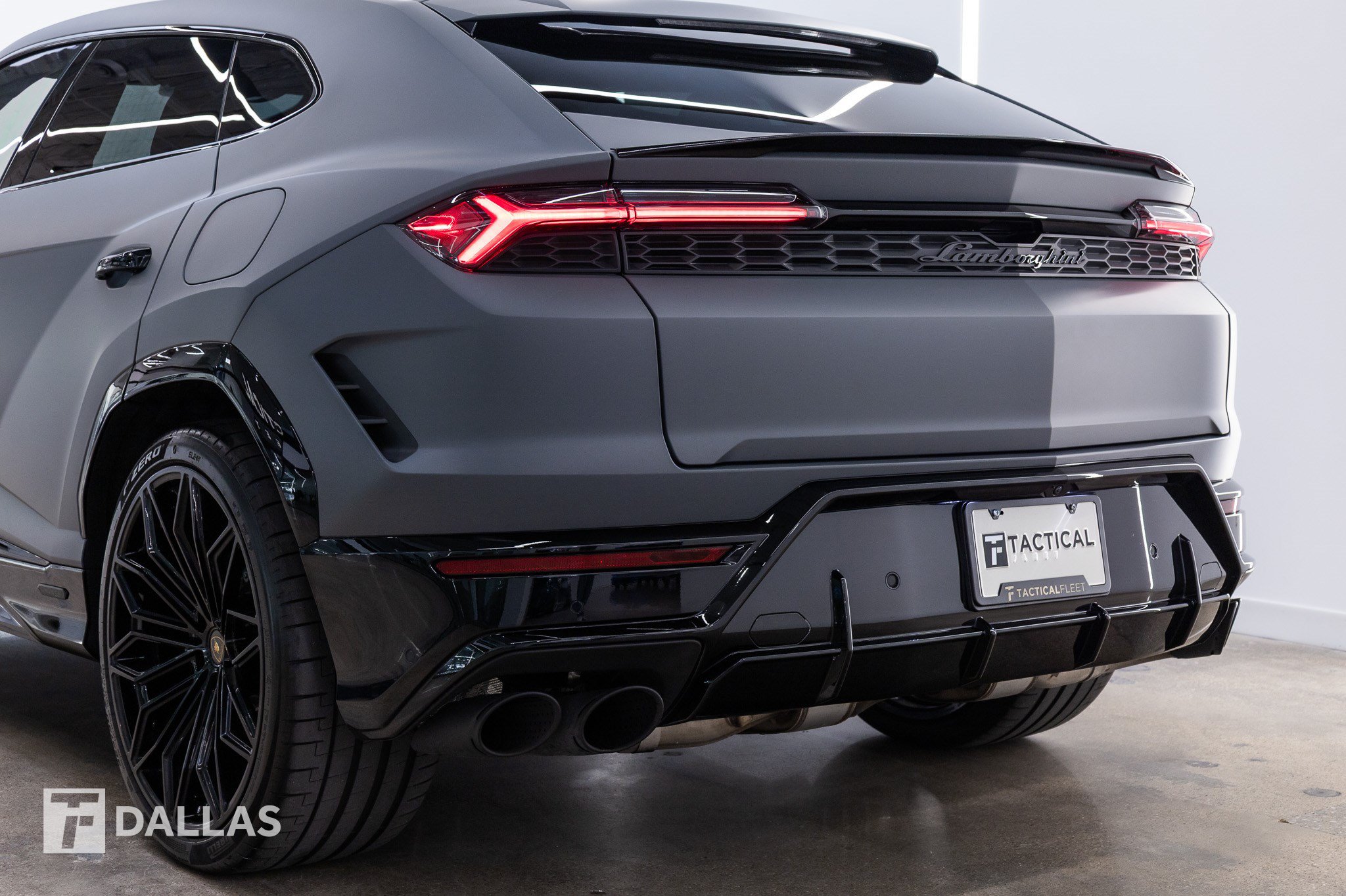 Used 2025 Lamborghini Urus SE AWD/4WD image 8