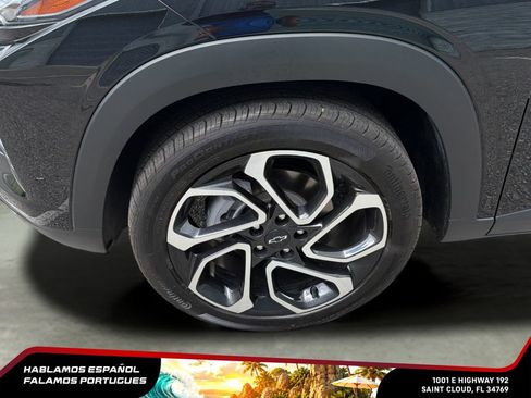 Used 2025 Chevrolet Trax RS w/ Sunroof Package FWD image 10