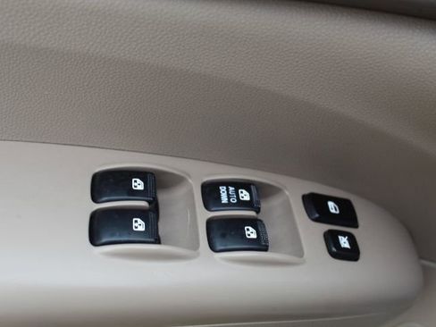 Used 2010 Kia Sedona LX image 14