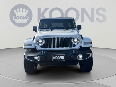 Used 2024 Jeep Wrangler Unlimited Sahara w/ Technology Group AWD/4WD image 11