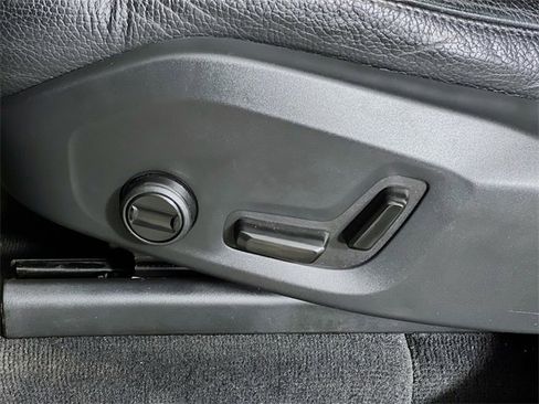 Used 2020 Volvo XC90 T6 Momentum w/ Protection Package Premier image 11