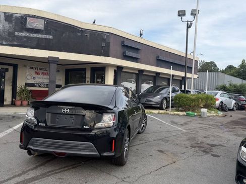 Used 2015 Scion tC FWD image 9
