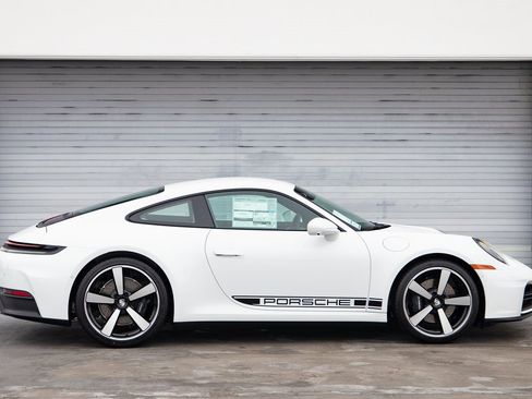 Used 2026 Porsche 911 Carrera image 8