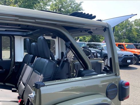 Certified 2025 Jeep Wrangler Unlimited Rubicon AWD/4WD image 9