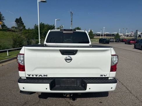 Used 2020 Nissan Titan SV w/ SV Convenience Package RWD image 5