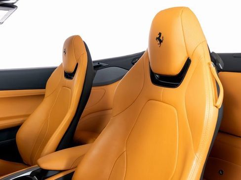 Used 2019 Ferrari Portofino image 21