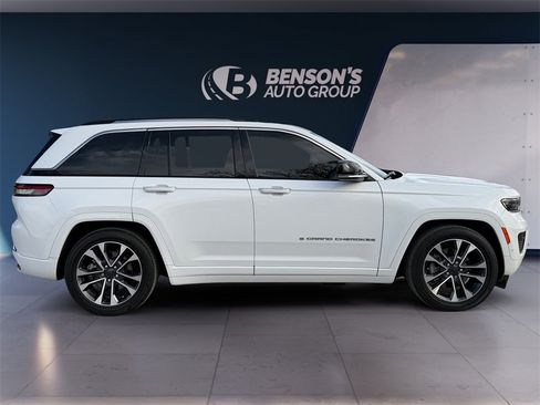 Used 2022 Jeep Grand Cherokee Overland w/ Luxury Tech Group IV image 6