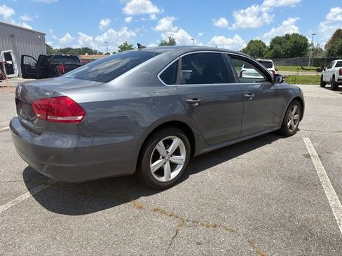 Used 2013 Volkswagen Passat 2.5 SE FWD image 3