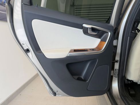 Used 2016 Volvo XC60 T6 Platinum w/ Inscription Package image 32