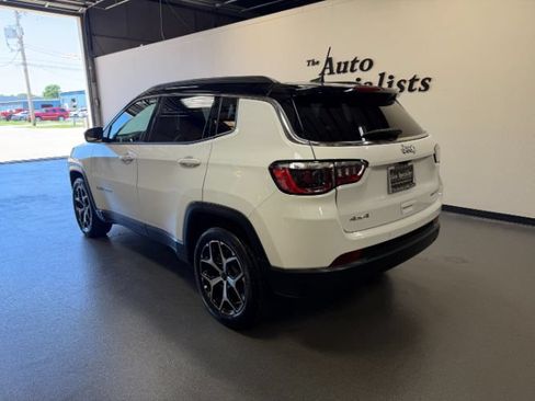Used 2025 Jeep Compass Limited AWD/4WD image 2