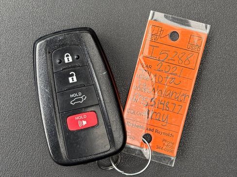 Used 2021 Toyota Highlander XLE image 46