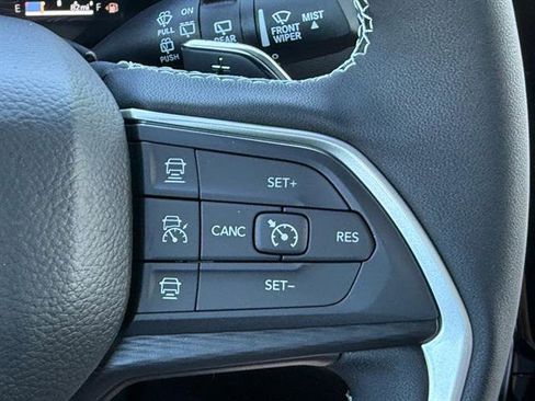 New 2025 Jeep Grand Cherokee Altitude image 10