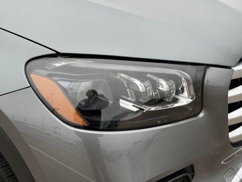 Used 2024 Mercedes-Benz GLS 450 4MATIC image 10