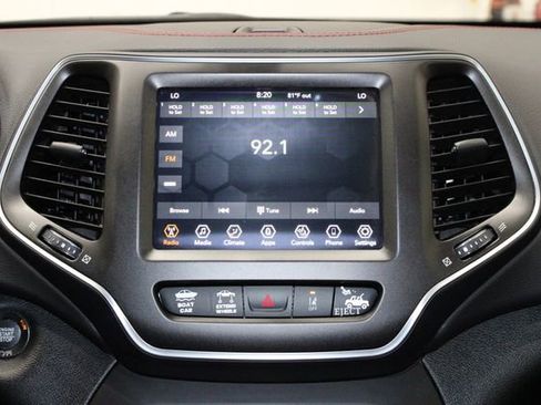 Used 2022 Jeep Cherokee Trailhawk image 30