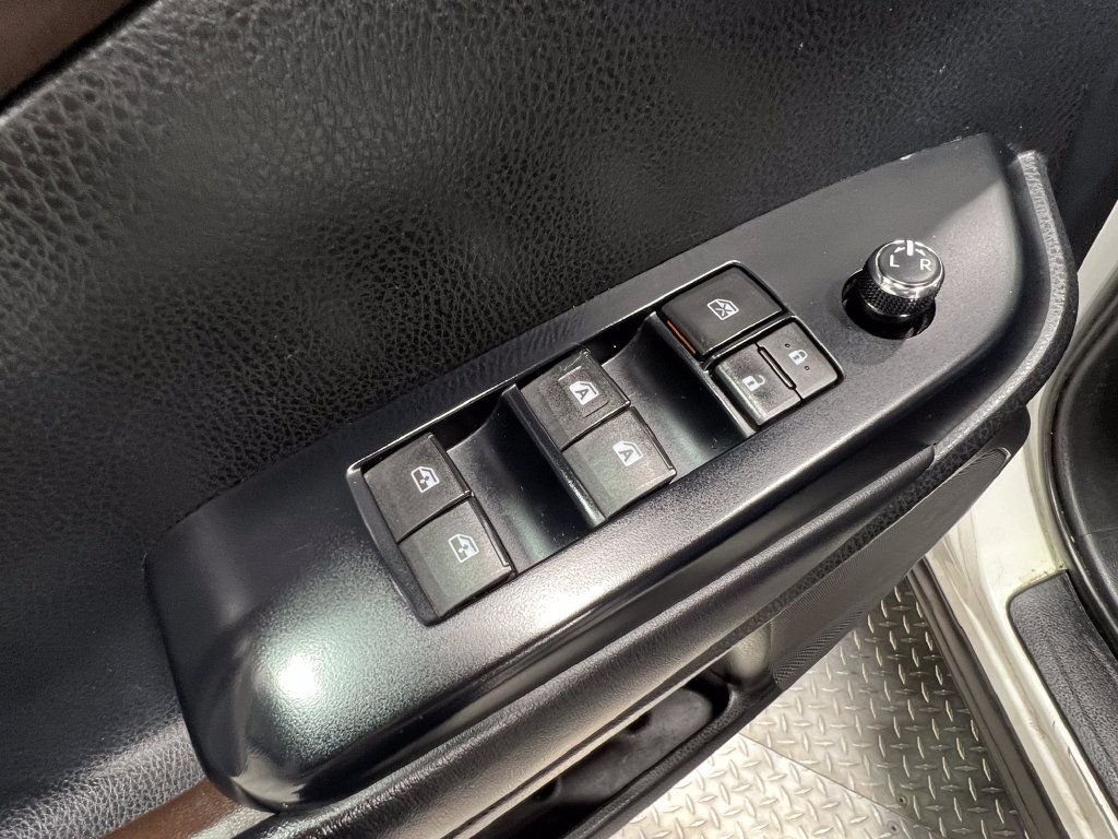 Used 2018 Toyota Highlander XLE AWD/4WD image 16