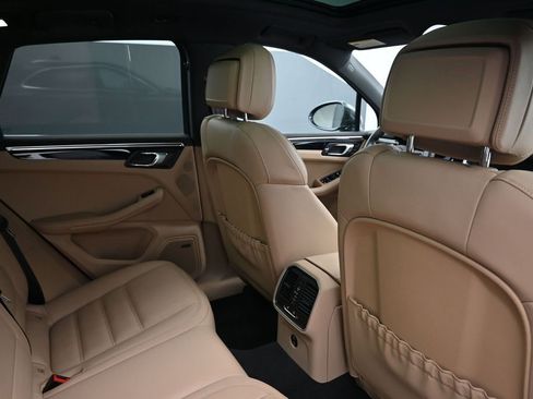 Certified 2026 Porsche Macan AWD/4WD image 7