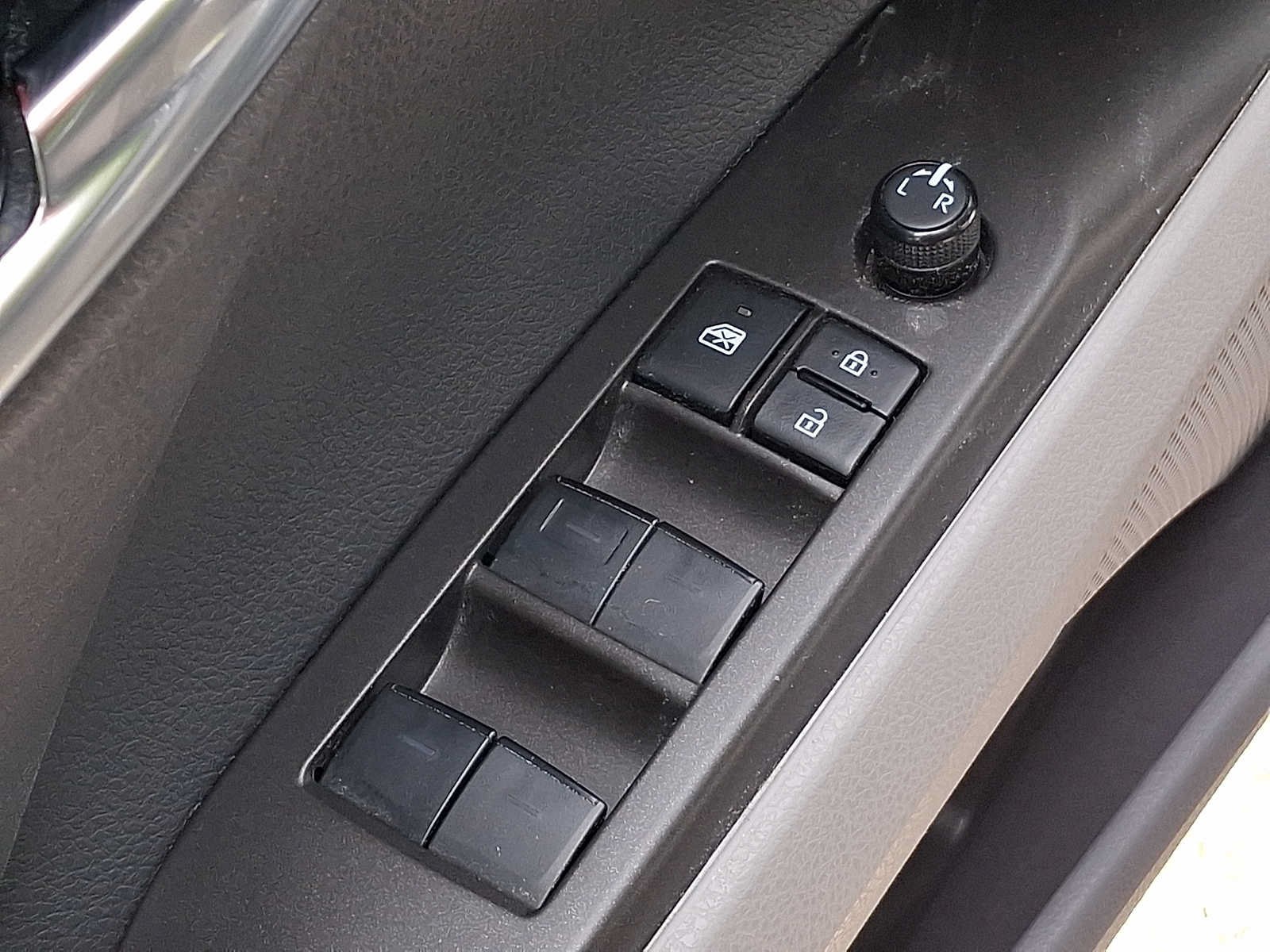 Used 2023 Toyota Camry SE FWD image 25