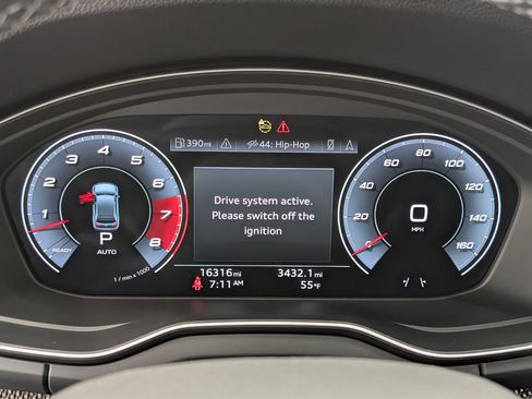 Used 2024 Audi SQ5 Premium Plus w/ Premium Plus Package image 21