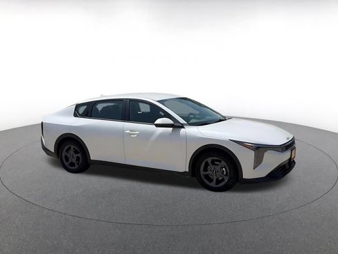 Used 2025 Kia K4 FWD image 2