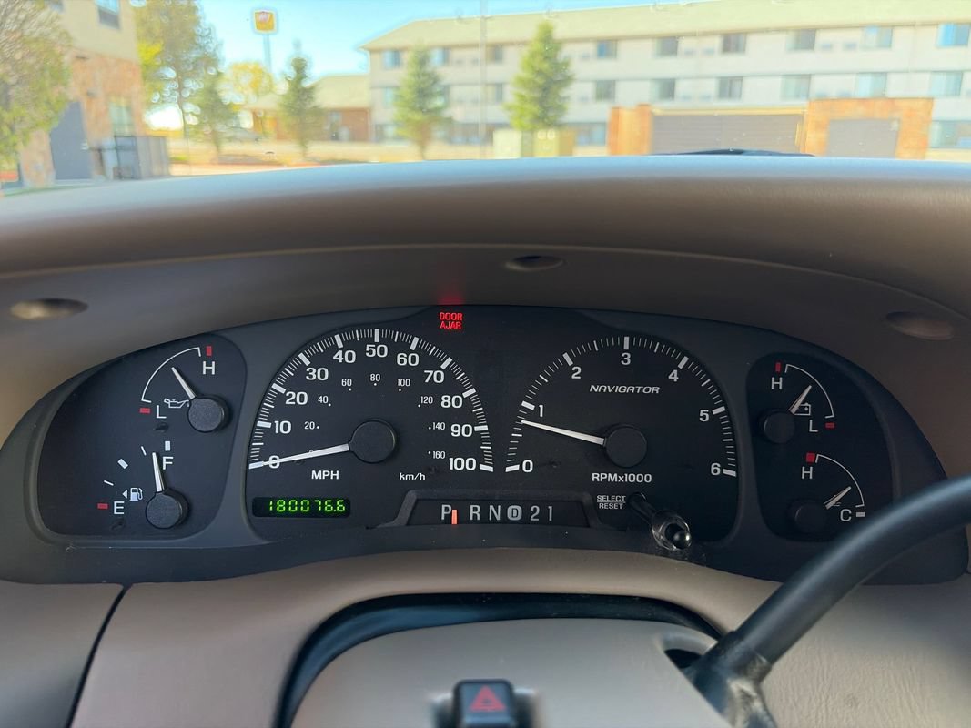 Used 2001 Lincoln Navigator 4WD image 11