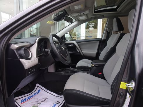 Used 2017 Toyota RAV4 XLE FWD image 8