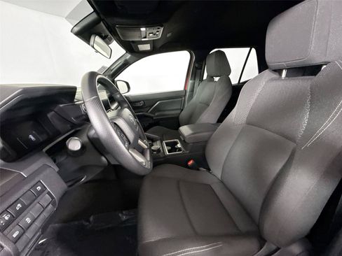 Certified 2025 Toyota 4Runner SR5 AWD/4WD image 3