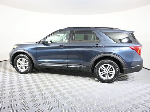 Used 2024 Ford Explorer XLT AWD/4WD image 3