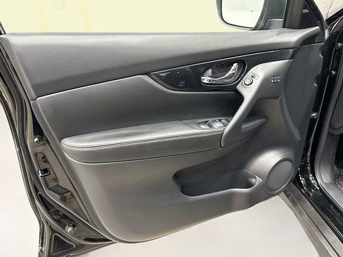 Used 2020 Nissan Rogue SL image 16