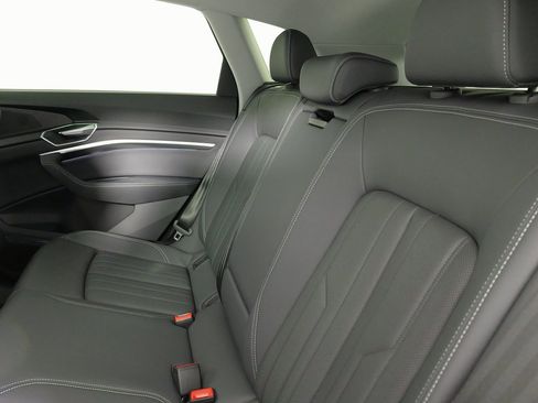 Used 2022 Audi e-tron Premium Plus w/ Premium Plus Package image 53