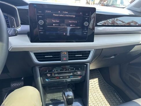 Used 2025 Volkswagen Taos SEL AWD/4WD image 14