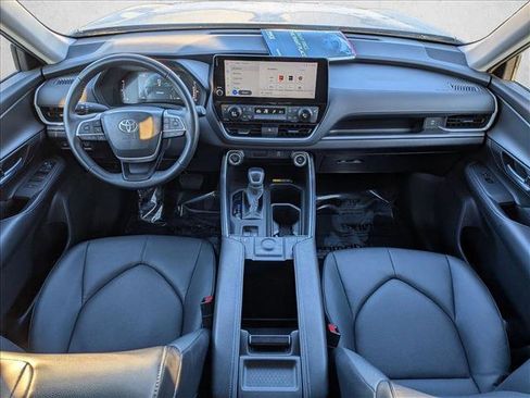 Used 2025 Toyota Grand Highlander AWD image 17